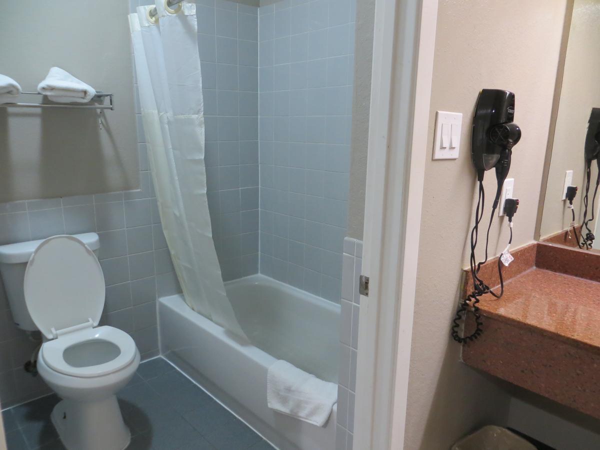 Regency Suites Iah Beltway 8 Houston Eksteriør bilde